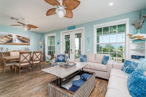 House, 4 Bedrooms | Living area