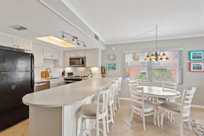 Condo, 2 Bedrooms | Private kitchen | Cookware/dishes/utensils