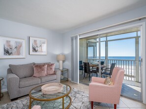 Condo, 2 Bedrooms | Living room