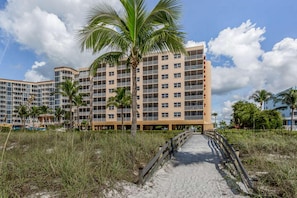 Condo, 2 Bedrooms | Exterior