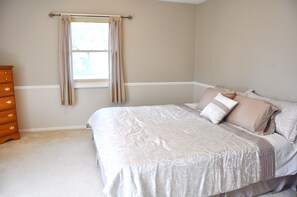 3 bedrooms, desk, iron/ironing board, free WiFi