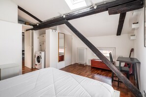 1 habitación, escritorio, tabla de planchar con plancha y wifi gratis