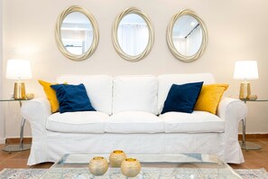 Smart TV - Nadiona White Suite | Elegant Guilford Apartment | old Town center (Kerkira)