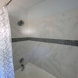 Bathroom - Conveniently Located 3 Bedroom 2 Bathroom House (New Bern)