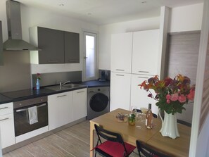 Køleskab, mikrobølgeovn, ovn, kogeplade