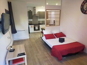 1 chambre, Wi-Fi gratuit, draps fournis
