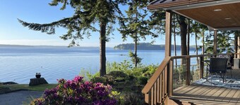 Puget Sound Chic Romantic Cottage with Private Beach Access & Gated Entry