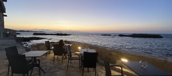 Aristokosmos is an ambient, fully equipped and renovated 19th century mini home.