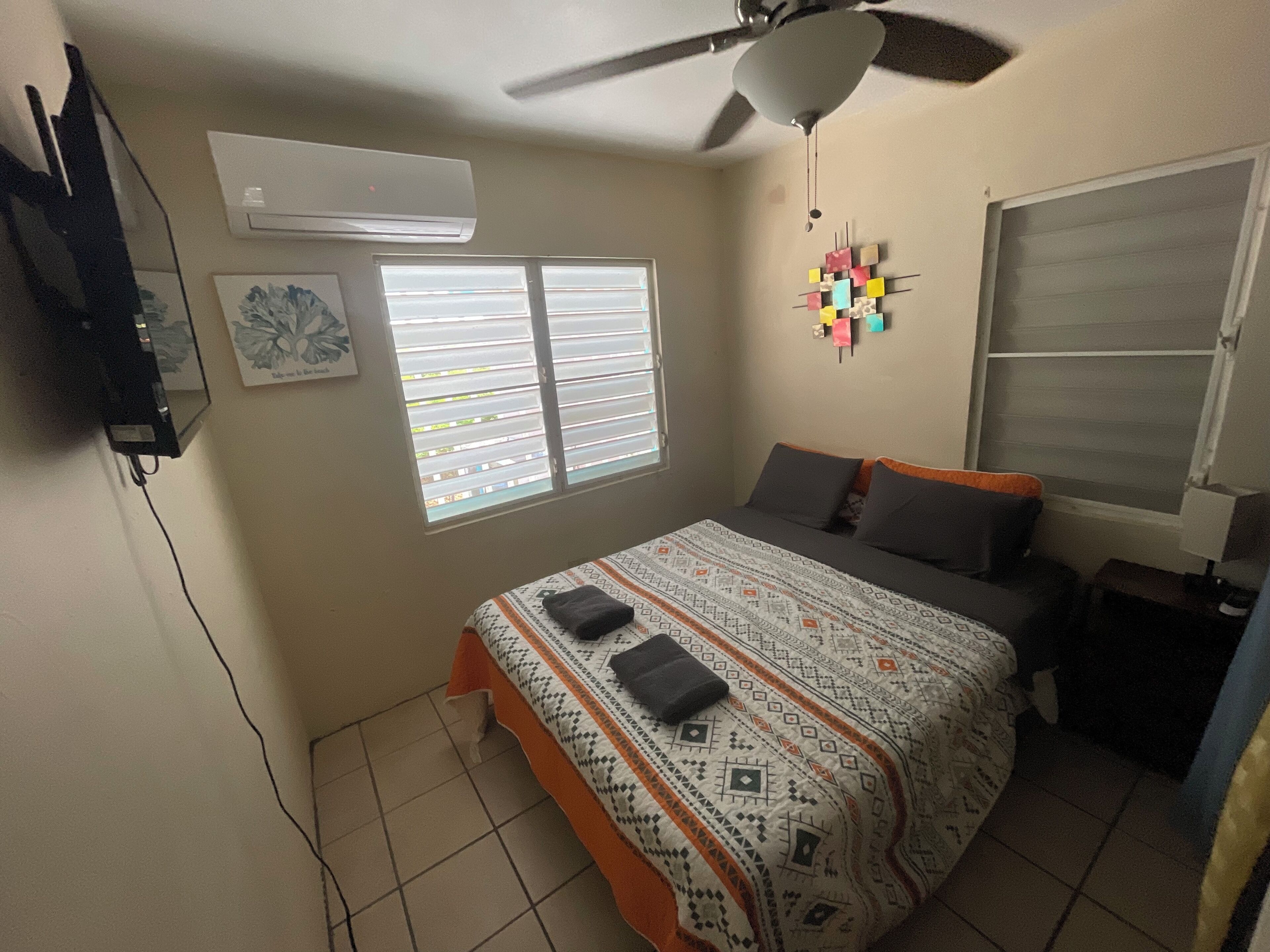 3 habitaciones, tabla de planchar con plancha, cuna de viaje y wifi 