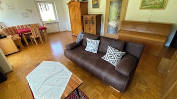 Fernseher, Bücher, Stereoanlage