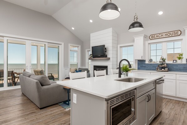 冰箱、微波炉、烤箱、炉灶