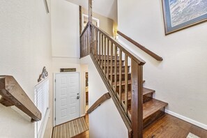 Interior - Gertie’s Getaway Mountain Retreat Family Friendly  Couples Weekend (Ruidoso)