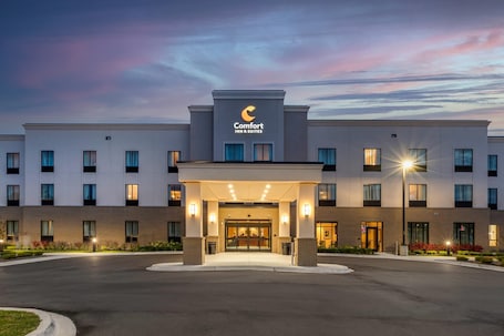 Exterior. Comfort Inn & Suites Clarkston Pine Knob Area