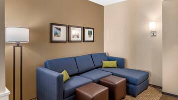 1 slaapkamer, een bureau, een laptopwerkplek, verduisterende gordijnen