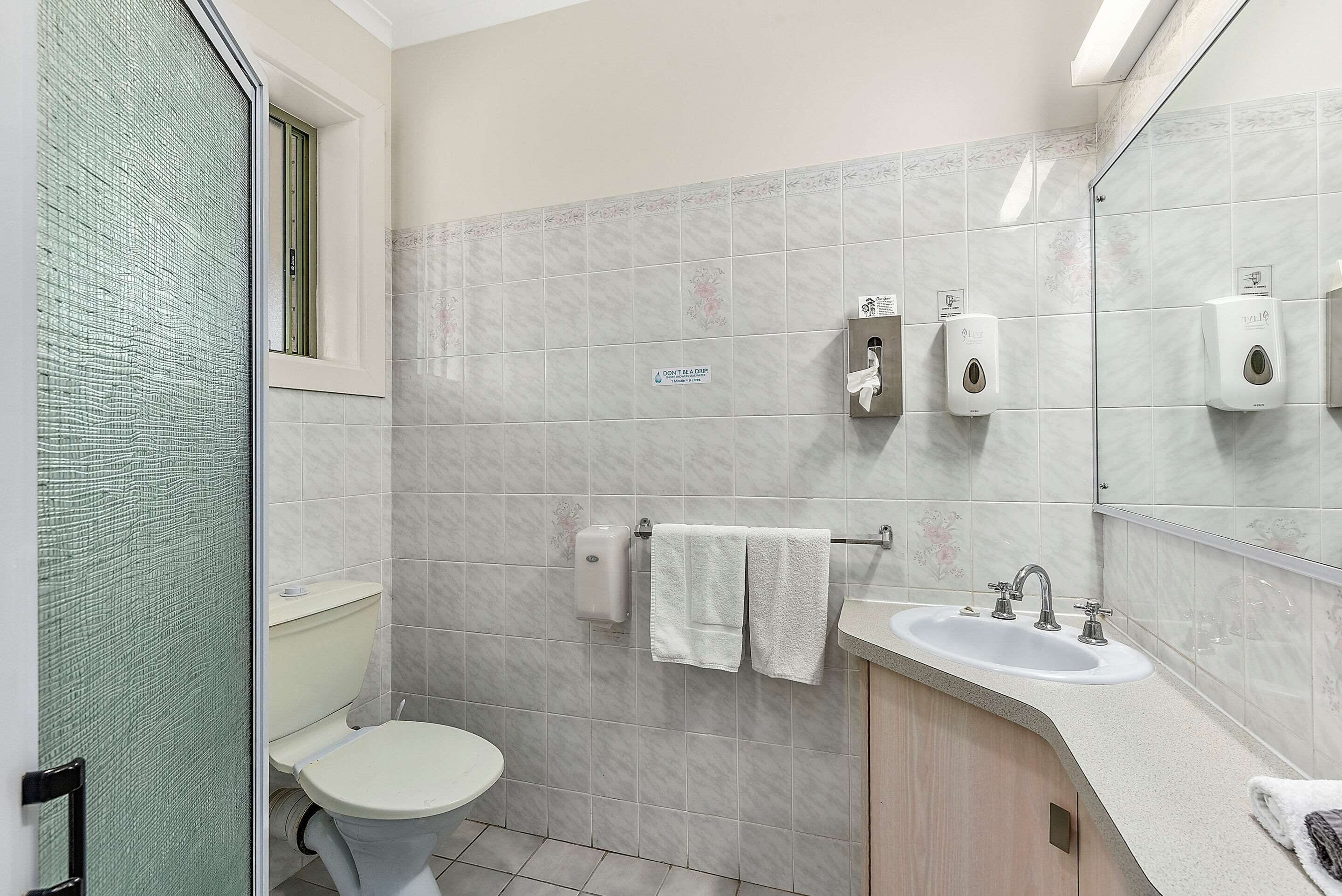 large standard room | minibar, desk, iron/ironing board, cots/infant beds