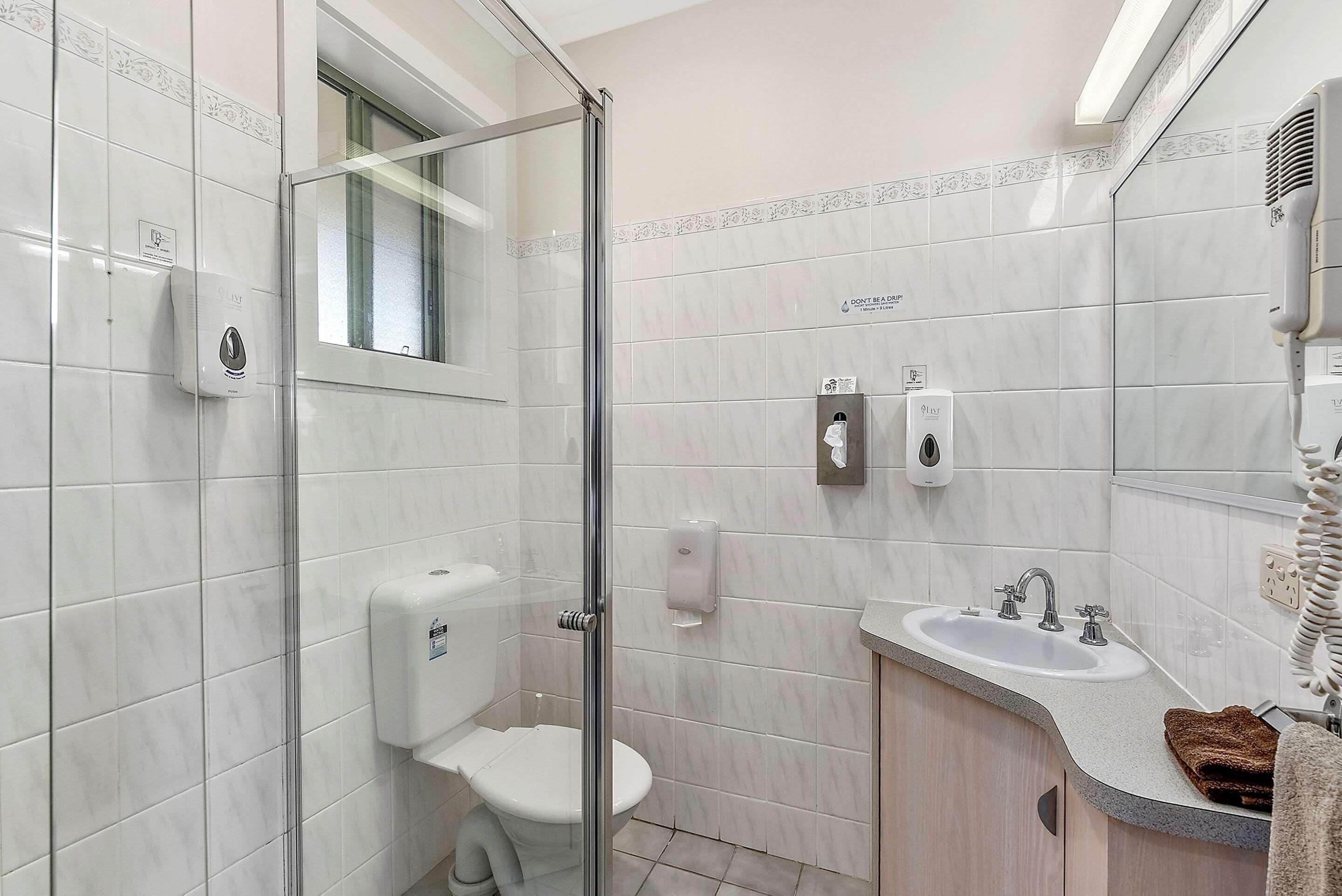 small standard room | minibar, desk, iron/ironing board, cots/infant beds