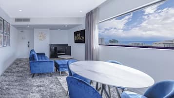 Suite | 1 bedroom, premium bedding, pillow-top beds, laptop workspace