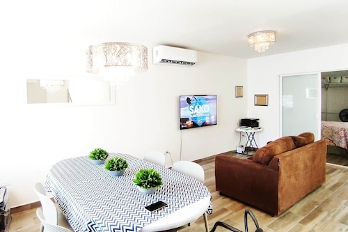 A. Casa Familiar en Zona Residencial en Valle Alto