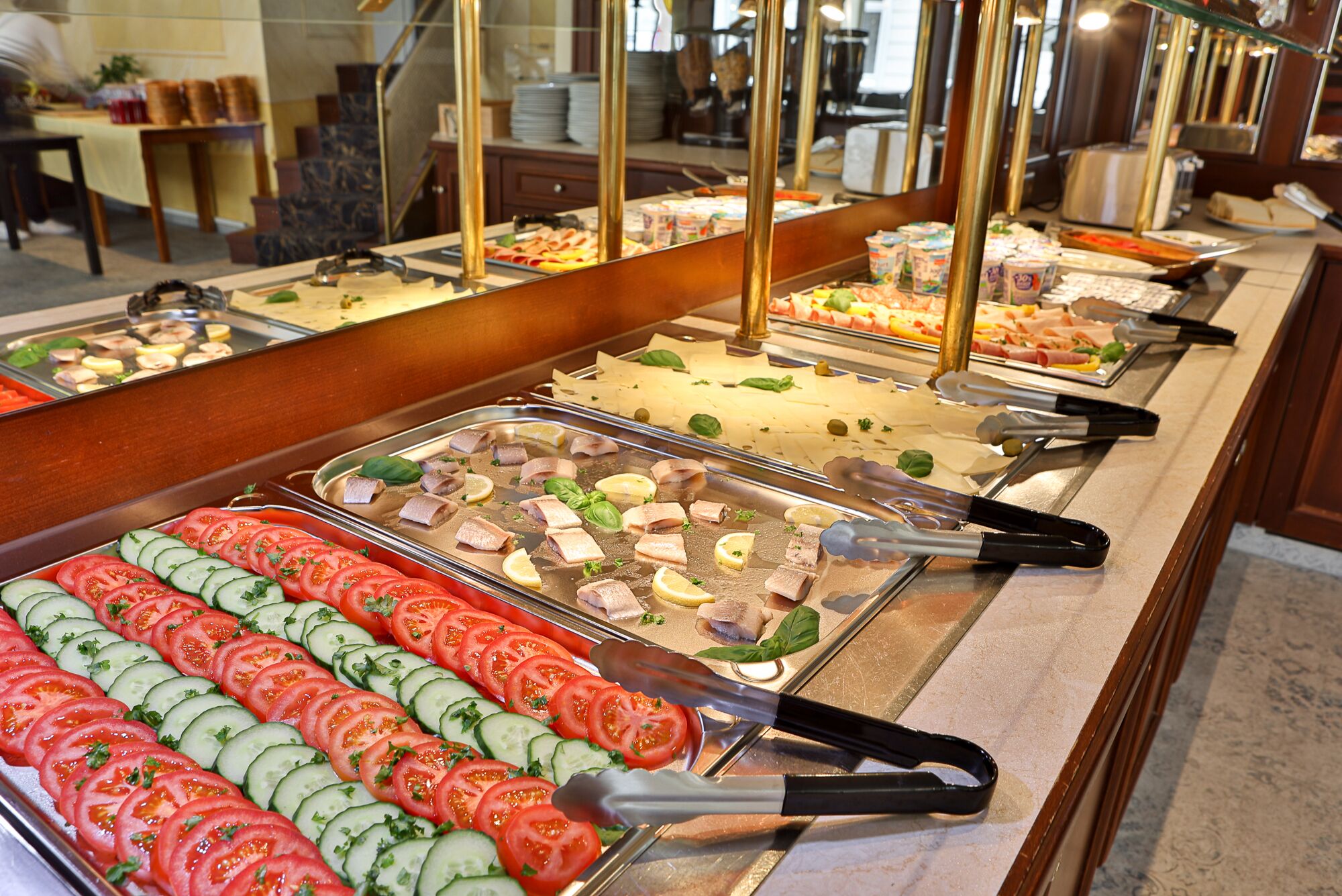 Se ofrece un desayuno bufé (15 EUR por persona)