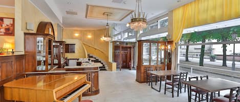 Dagelijks ontbijtbuffet (EUR 15 per persoon)