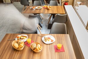 Daily buffet breakfast for a fee - Hotel Quellenhof (Baden-Baden)