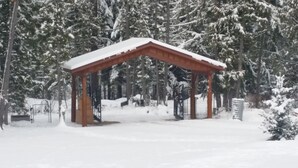 A wooden gazebo in a snowy forest. - Wooded, peaceful setting 15 minutes from  the Lake! (Sandpoint)