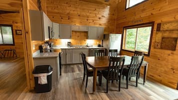 雪櫃、微波爐、焗爐、爐具