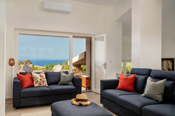 Smart TV, chimenea, reproductor de DVD y estéreo