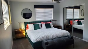 3 habitaciones, escritorio, tabla de planchar con plancha y wifi gratis 
