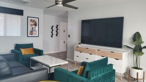 TV connectée, cheminée, espaces bureaux, imprimantes