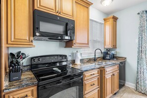 Refrigerador, microondas, horno y lavavajillas 