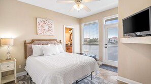 2 bedrooms, free WiFi, bed sheets - Destiny Beach Villas - Gulf Views, Steps to beach, Free Beach Service (Destin)