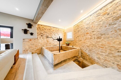 Bathalha Villa Sleeps 10 | Base for Nazaré, Óbidos