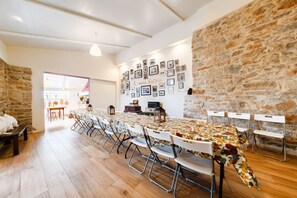 Dining - Bathalha Villa Sleeps 10 | Base for Nazaré, Óbidos (Batalha)
