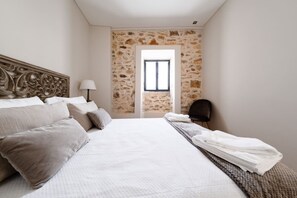 4 bedrooms, iron/ironing board, travel cot, free WiFi - Bathalha Villa Sleeps 10 | Base for Nazaré, Óbidos (Batalha)