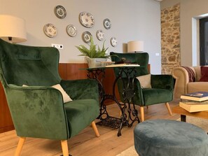 Televisión y chimenea 