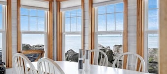 The Hideaway on the Lake with Hot Tub!