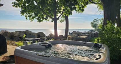 Lakefront Retreat + Hot Tub âą Sunset Views âą Point Pelee