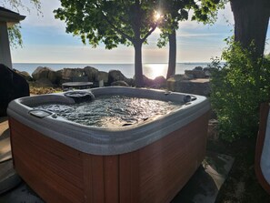 Bañera de hidromasaje al aire libre