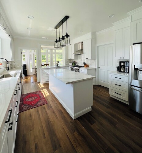 Vintage Estate & Vineyard on the Sacramento River