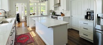 Vintage Estate & Vineyard on the Sacramento River