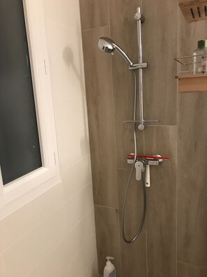 Badewanne, Haartrockner