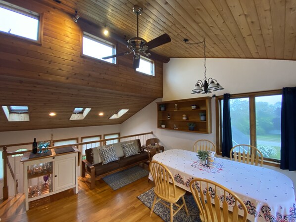 Dining - Naragansett Beach-goers Retreat (Narragansett)