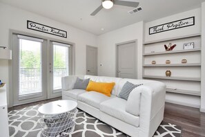 Living area - The Versailles Suite (Houston)