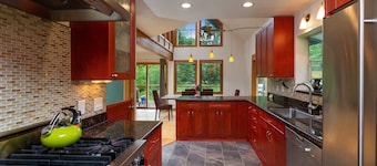 Spacious rental for 6 in lovely home with gorgeous views, minutes from resort