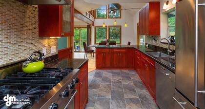 Spacious rental for 6 in lovely home with gorgeous views, minutes from resort