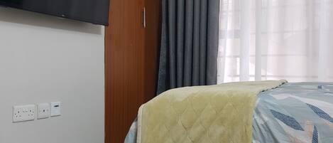 Escrivaninha, Wi-Fi de cortesia, roupa de cama