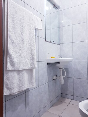 Handtücher, Seife, Toilettenpapier