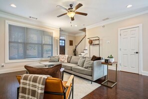 Smart TV, fireplace - #ATLHomeAway4rmHome (Atlanta)