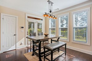 Dining - #ATLHomeAway4rmHome (Atlanta)